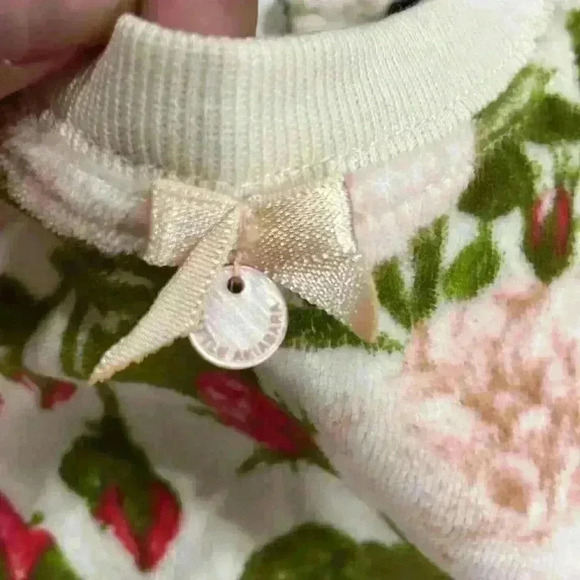 Little Akiabara Velvet Floral button onsie footie pajamas size 6 months - Picture 4 of 9